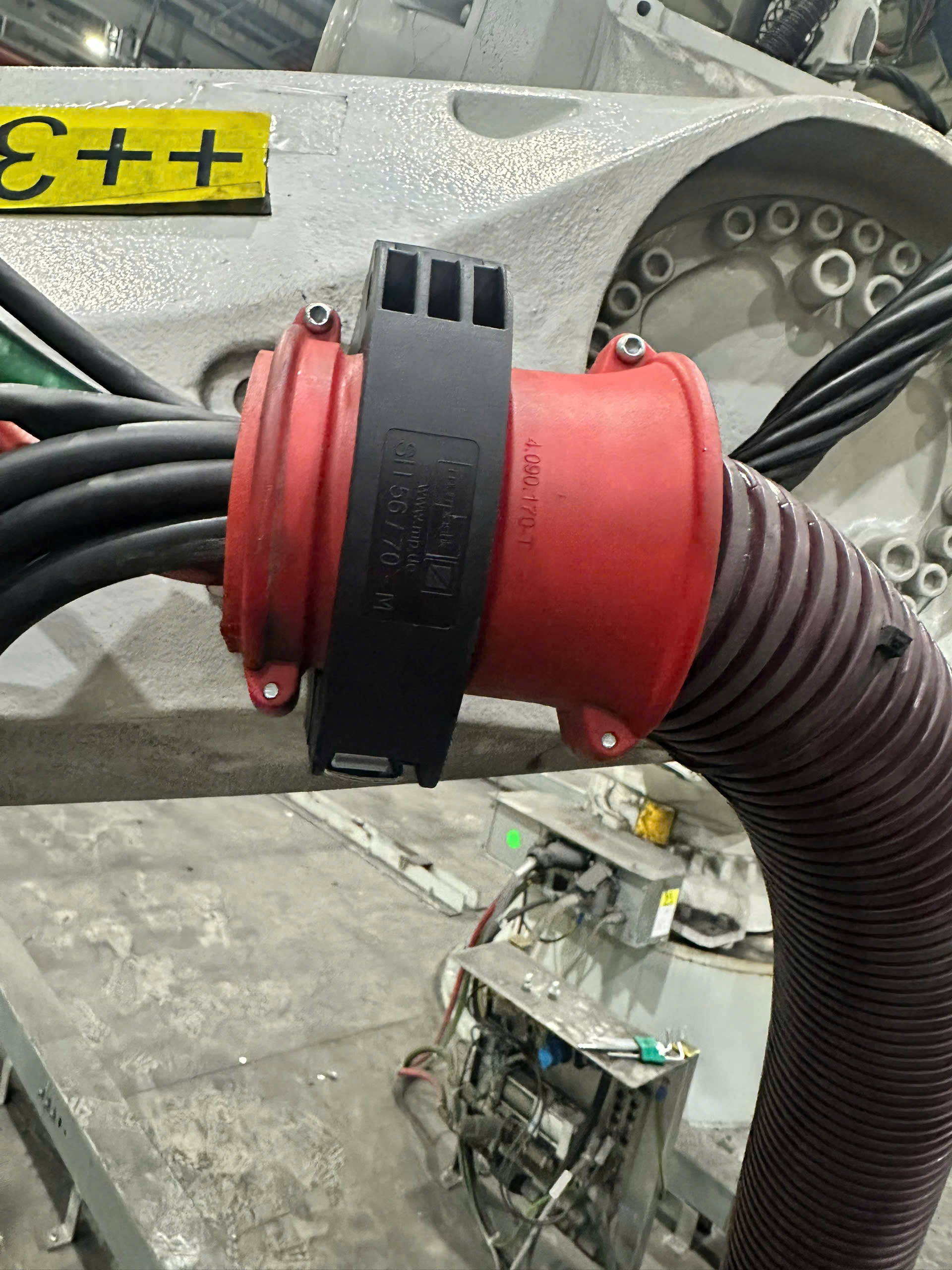SH 56/70-M system holder metal cap trên Robot ABB